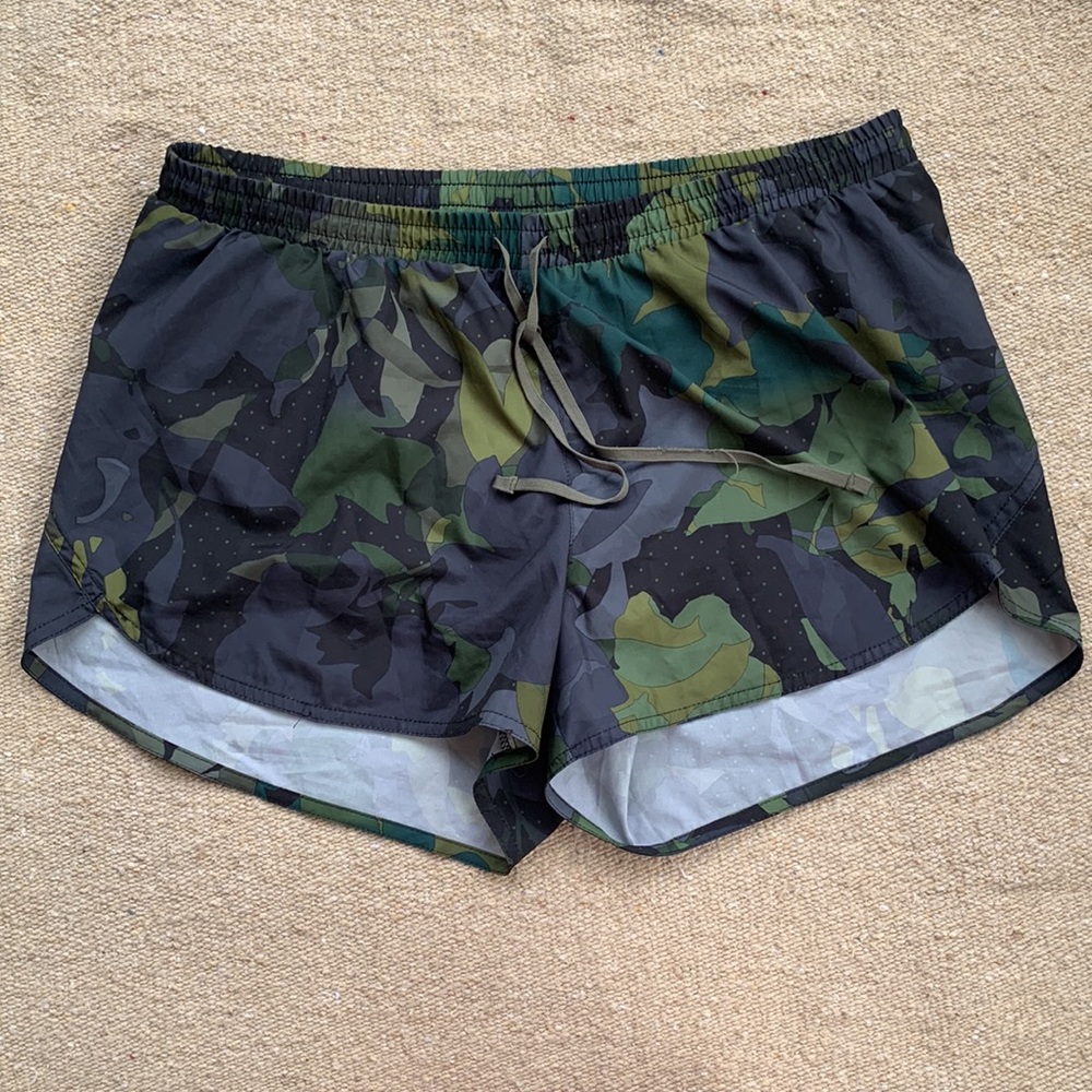 Old Navy dolphin hem active shorts. Size Large. Green/navy